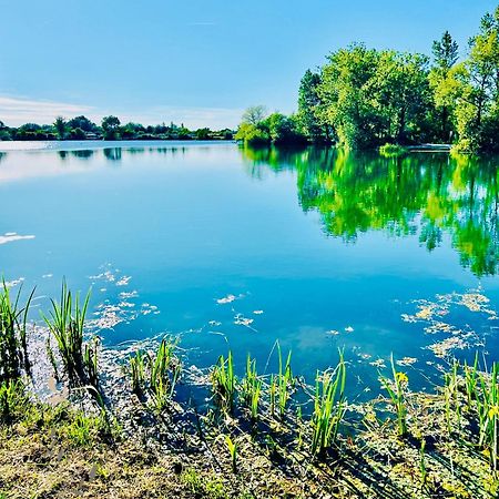 Izon Maison Avec Acces Au Lac מראה חיצוני תמונה