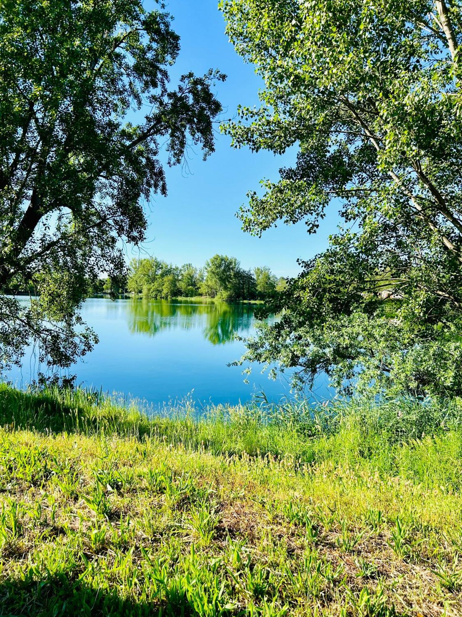 Izon Maison Avec Acces Au Lac מראה חיצוני תמונה
